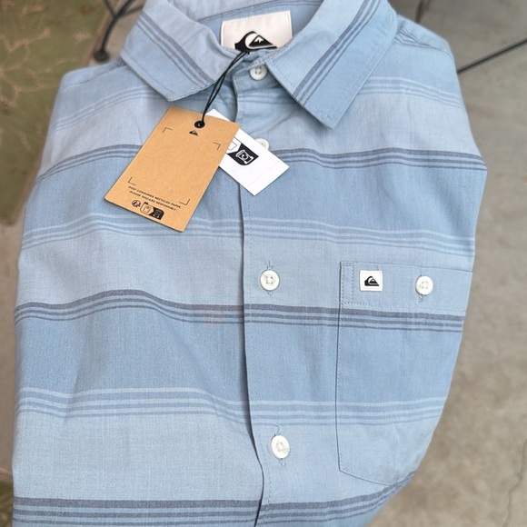 Quicksilver  and or Short Sleeve Button-up Shirt Mens Size Small New With Tags - Picture 10 of 10